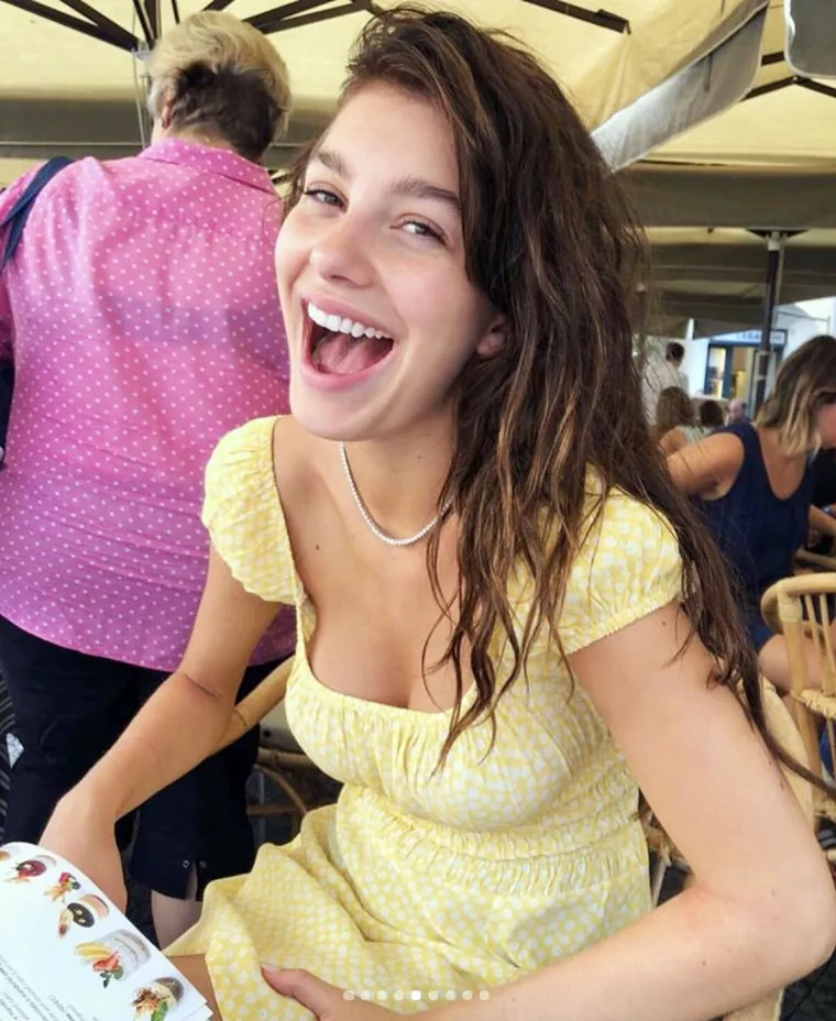 Znate li tko je Camila Morrone? Zavela je DiCaprija koji joj može biti otac, a nedavno pozirala sa Slavkom Sobinom