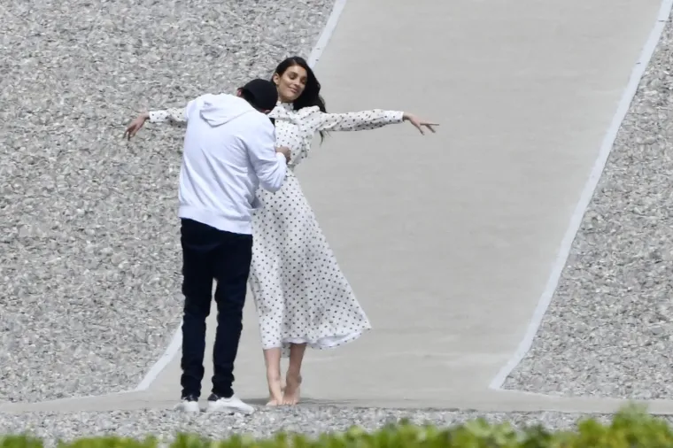 Znate li tko je Camila Morrone? Zavela je DiCaprija koji joj može biti otac, a nedavno pozirala sa Slavkom Sobinom