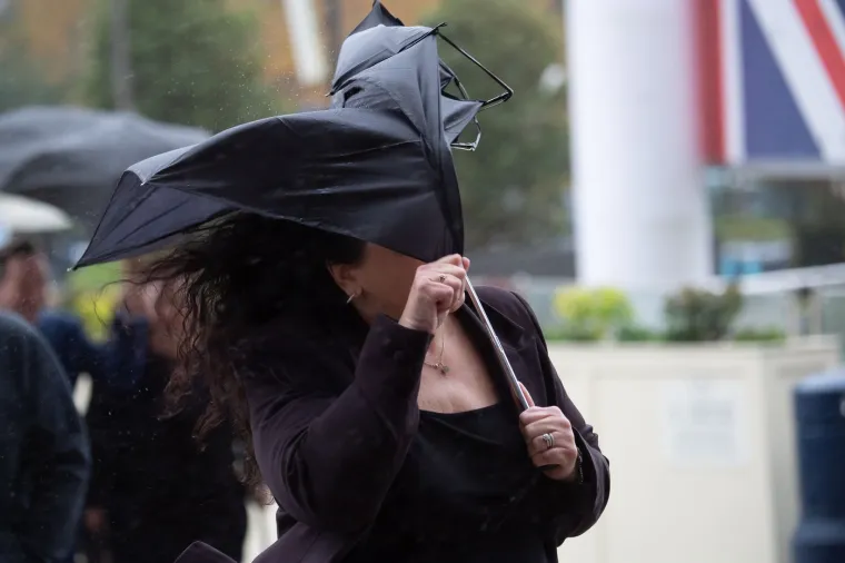 Hara snažna oluja, zahvatila je dio Europe: Snijeg je već okovao neke dijelove