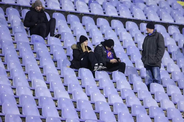 Simpatizeri prije početka derbija.