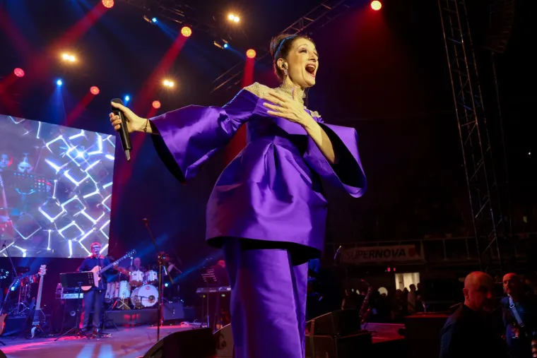 Godine su za nju samo broj: Doris Dragović osvojila zadarsku publiku