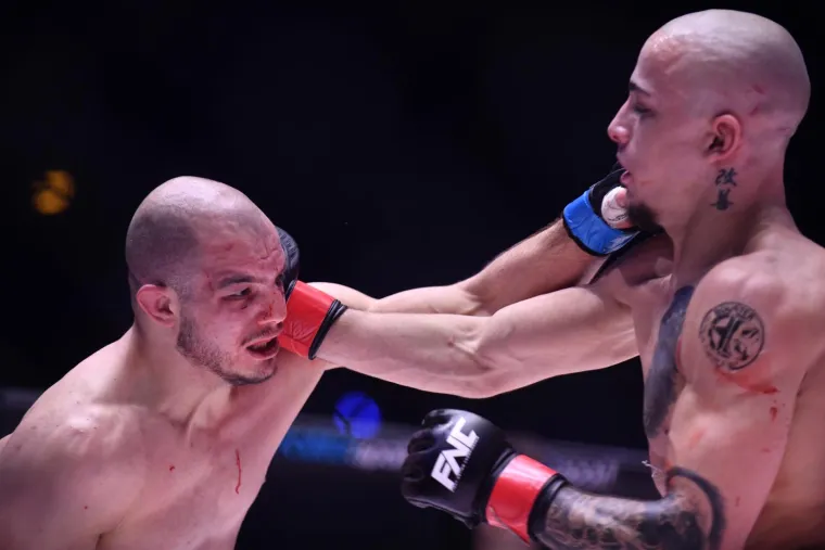 Dvije mlade nade MMA sporta nisu razočarale. Fran Luka Đurić i Vojislav Simičić borili su se sve tri runde, Fran Luka je dominirao pred domaćom publikom i odnio pobjedu, ali &scaron;to je sve izdržao nesalomnljivi Simičić.