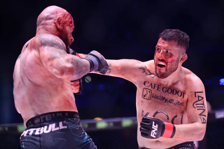 Posebno je krvava bila borba između Bojana 'Želve' Kosendara i Francisca 'Croate' Barria. Nakon meča oktagon je bio natopljen krvlju.