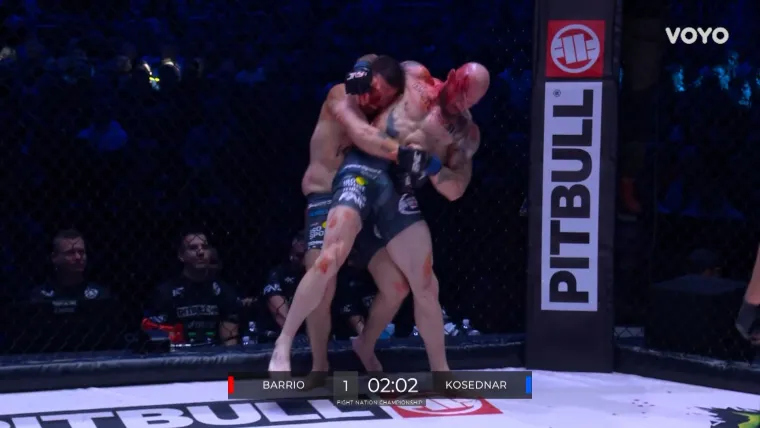 Nije se dao Želva, no ipak je Croata bio prejak. Bio je to pravi krvavi rat na podu gdje je Barrio odnio pobjedu.