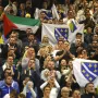 Pljesak navijača Bosne i Hercegovine himni Hrvatskoj. Na tribinama se vidjela i zastava Palestine. 