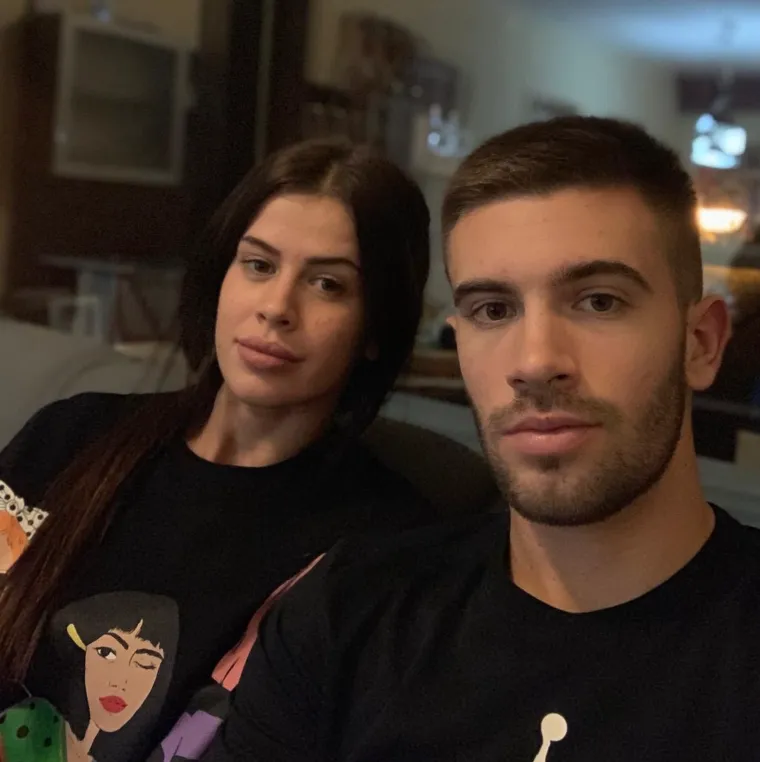 Borna je istaknuo da Bruna sudjeluje u svim aspektima njegovog posla, uključujući planiranje i financije, te da bez nje ništa ne bi bilo isto. 