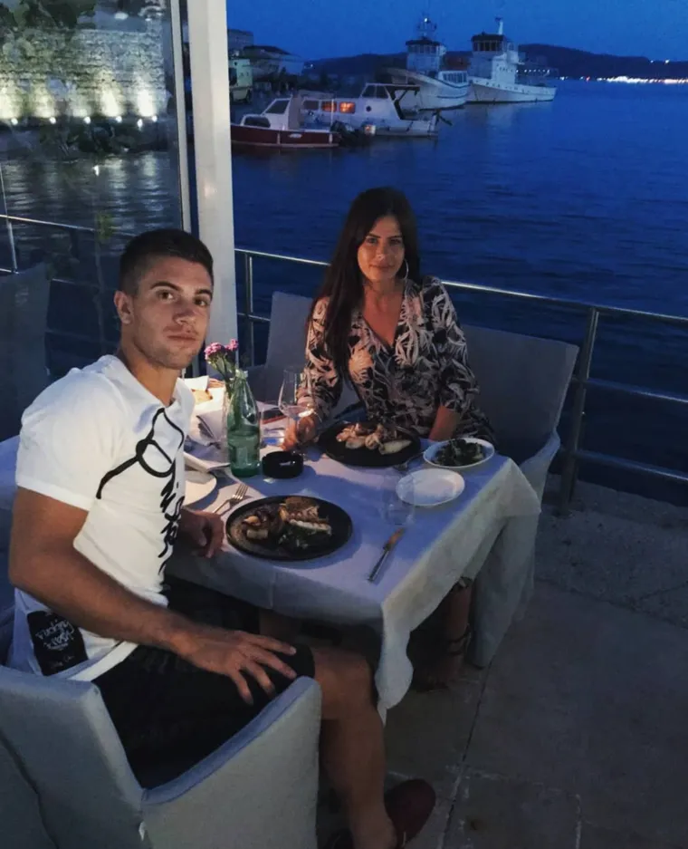 Tko je tajanstvena Bruna? Evo kako danas izgleda i čime se bavi lijepa sestra Borne Ćorića