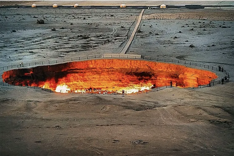 Turkmenistanska vlada nekoliko je puta najavila mogućnost gašenja, prvenstveno zbog gubitka vrijednog prirodnog resursa, utjecaja na okoliš i zdravstvenih rizika za okolno stanovništvo.