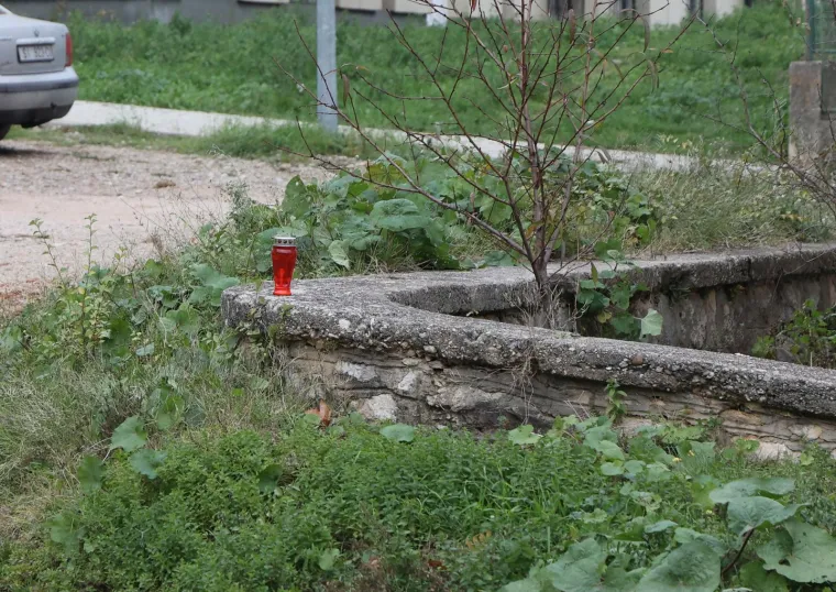 Jedan od mještana, Boris, za RTL Danas u nedjelju je rekao da je čuo Hitnu pomoć oko 23 sata. &apos;Bio sam već u krevetu kad su počele zavijat sirene, Hitna, vatrogasci, policija. Čitavu noć to je bilo nešto strašno&apos;, rekao je Boris. 