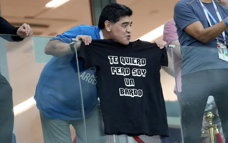 U početku je Maradona bio dobro raspoložen 2018. na SP-u u Rusiji na utakmici Argentine i Hrvatske. 