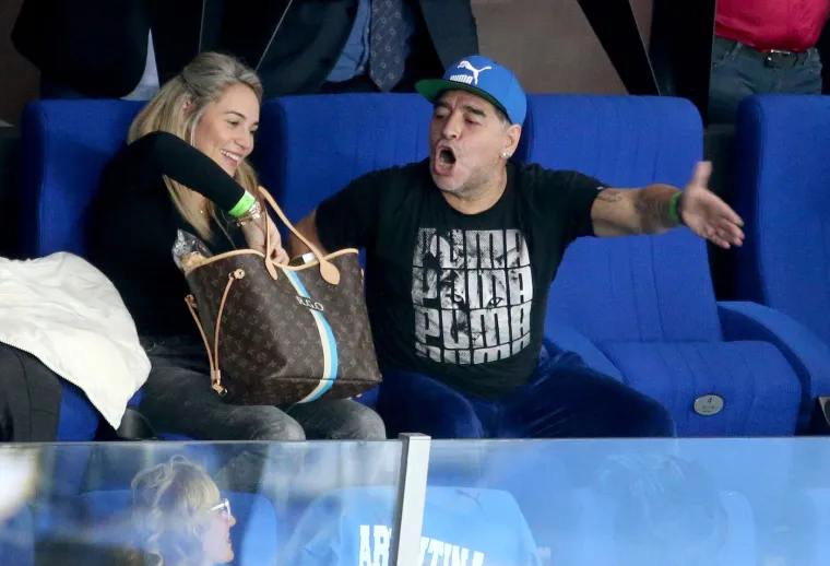 Poludio je u jednom trenutku na sudačku odluku u Areni Zagreb. Njegova je djevojka Rocío Olive vrištala od smijeha. 