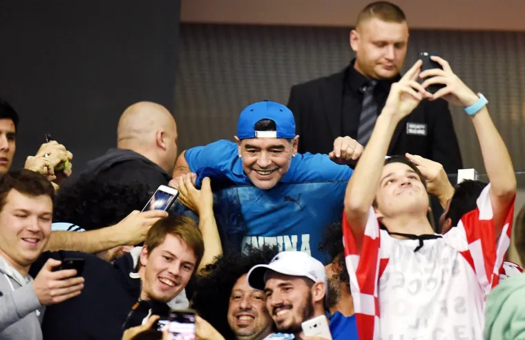 Maradona je bio u centru pažnje gdje god se pojavio. 