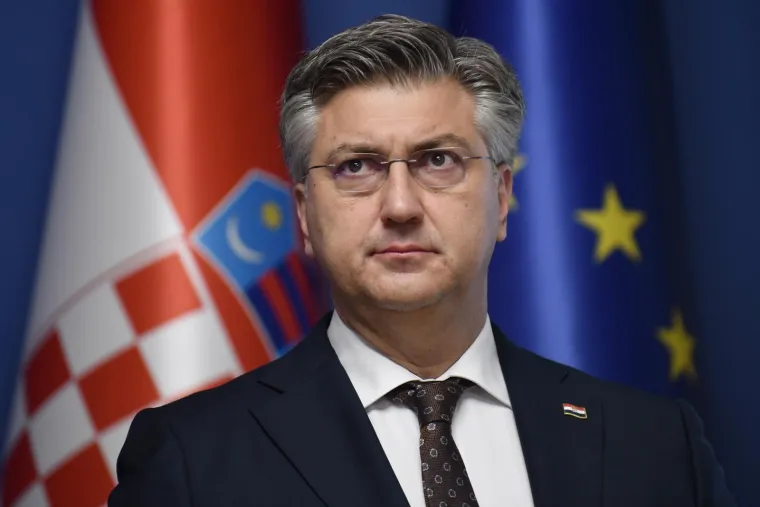 Plenković je tada bio pomoćnik ministra, a Ana je radila u diplomatskom protokolu. 