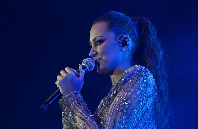 Aleksandra Prijović oborila rekord, cajka treštila iz Arene, pjevačica stigla u grudnjaku