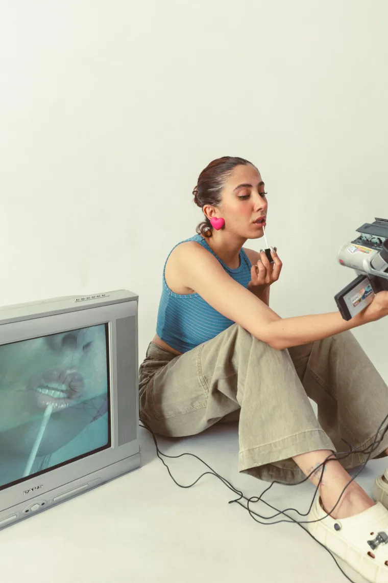 19. Ogromni televizori: Iako smo danas navikli na televizore ravnog ekrana, 90-ih je to bila druga priča. Zapravo, &scaron;to veći, to bolji.