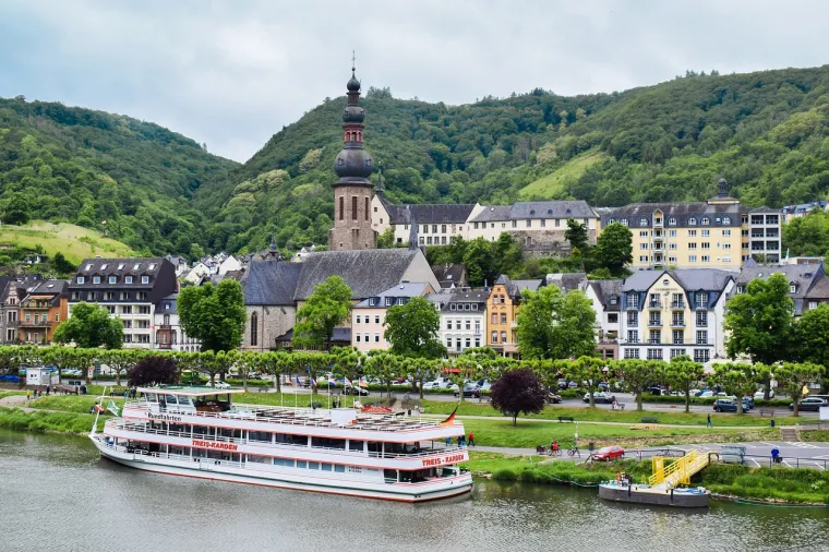 28. Cochem, Njemačka: Smje&scaron;ten na obalama vijugave rijeke Moselle, Cochem je grad zlatnog srca. Sredi&scaron;nji trg obrubljen je tradicionalnim drvenim kućama smje&scaron;tenima u popločanim uličicama. Dvorac na vrhu brda samo je dodatni plus.