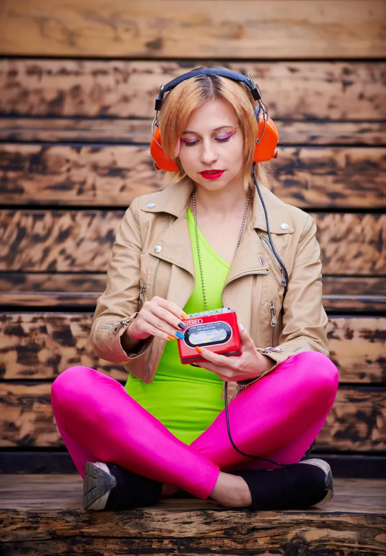 6. &quot;Nadam se da će moje baterije za Walkman trajati cijelo putovanje.&quot;: Nekad su se nosile dodatne baterije za slušanje glazbe na putovanju, baš kao što danas nosite punjač.