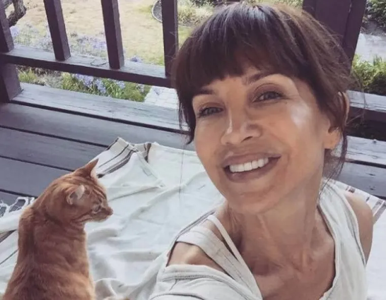 Kći je poznatog hrvatskog redatelja Antuna Vrdoljaka i bivše Miss Jugoslavije, Branke Vrdoljak.  