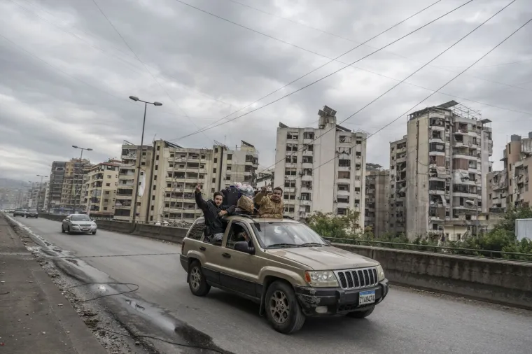 Bombardiranju su bili izloženi i istočni gradovi, kao i manja mjesta te uporište oružane grupe u južnim predgrađima Bejruta. 