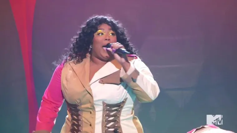 Bila je kraljica oblina, a onda drastično smr&scaron;avjela: Ovo je Lizzina transformacija