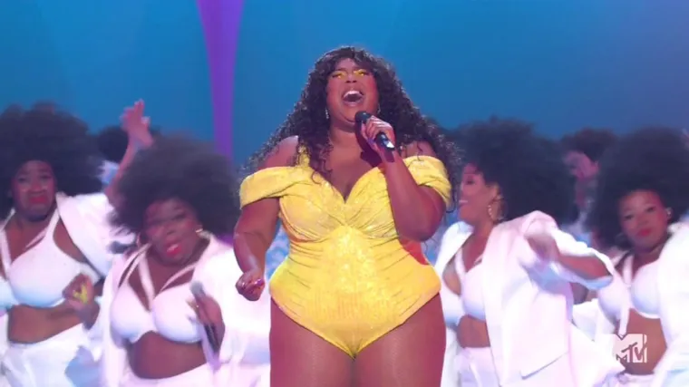 Bila je kraljica oblina, a onda drastično smr&scaron;avjela: Ovo je Lizzina transformacija