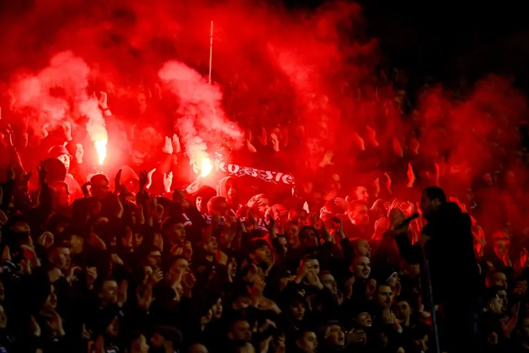 Boysi su do kraja ispunili svoju tribinu.