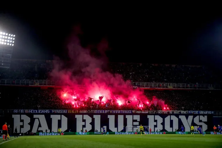 Požar na Maksimiru: Vatrogasci gasili tribinu s navijačima Borussije