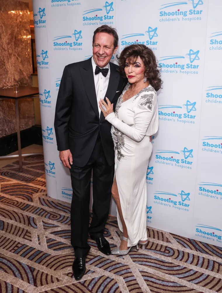 Možete li vjerovati da ova žena ima 91 godinu? Za Joan Collins kao da je vrijeme stalo
