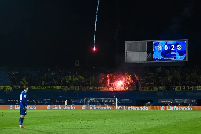 Topovski udari, bengalke... Ovo su predmeti koje je policija prona&scaron;la pretresom njemačkih navijača