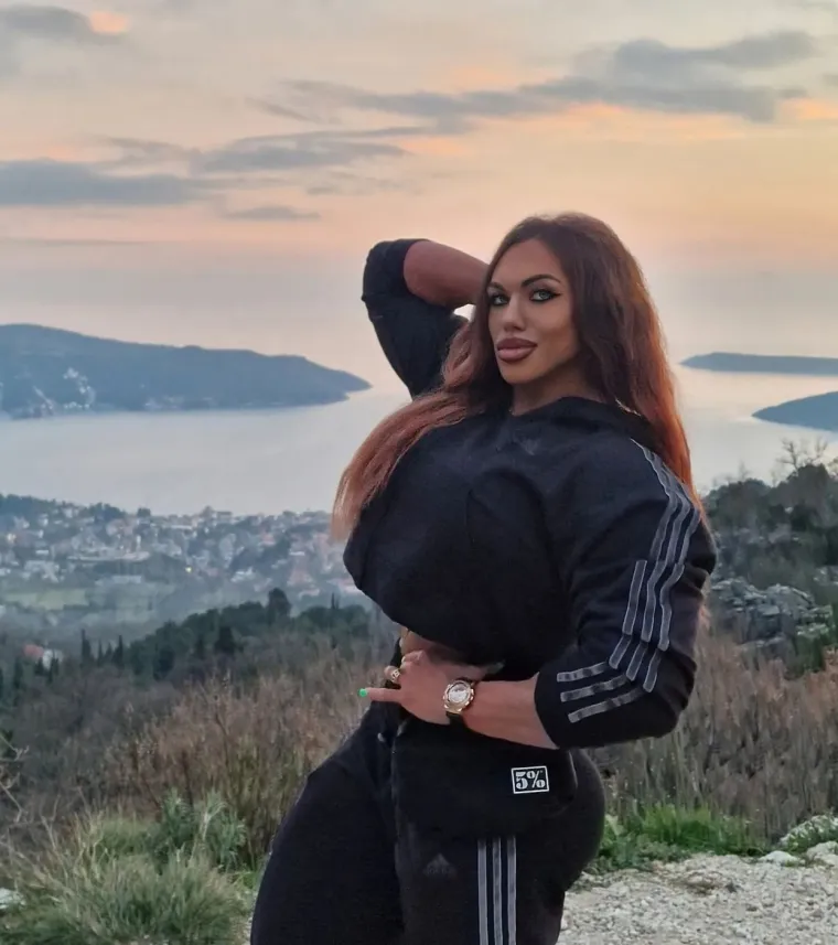 Ruskinja sa 'savršenom' figurom izaziva kontroverze: Prijetnja je muškosti ili novi ideal ljepote?