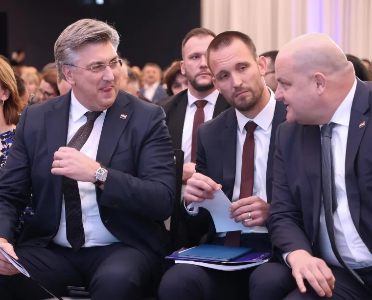 S prstima u pekmezu: Svi Plenkovićevi ministri koji su oti&scaron;li zbog afera