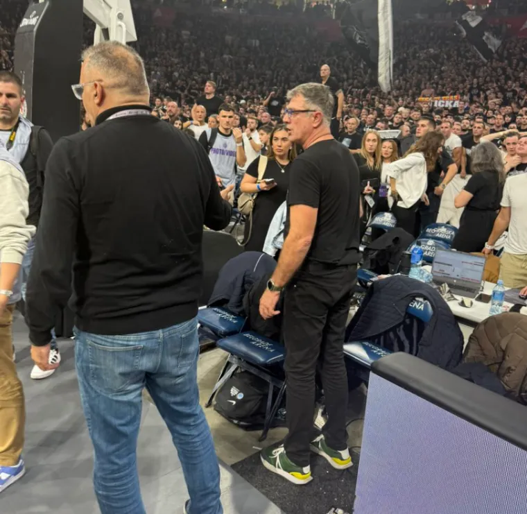 Olympiacos je odmah po završetku utakmice obavijestio Euroligu o ovom incidentu i objavio fotografiju navijača Partizana. Ovo je fotografija objavljena na X mreži Olimpiakosa.