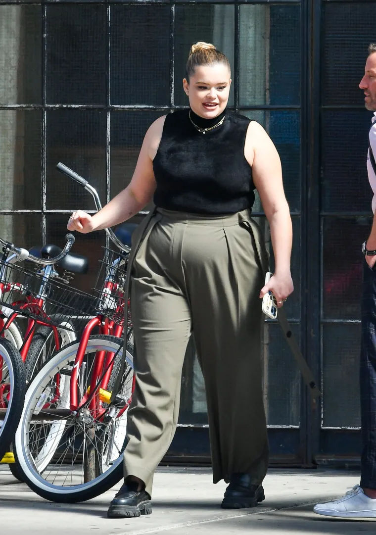 Dok su mnogi pohvalili njezin trud i novu liniju, dio korisnika nagađa da je za brzi gubitak kilograma koristila popularni lijek za mršavljenje Ozempic.