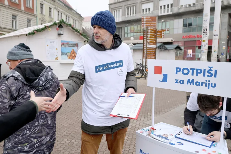 I dok su drugi potencijalni kandidati angažirali mlade snage za skuljanje potpisa, Nino Raspudić &apos;zasukao&apos; je rukave i primio se posla. 