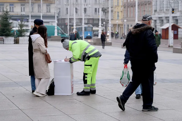 Umjesto štandova s fritulama - kandidati: Nino od jutra 'radi' za Mariju, Bulj dijeli upaljače