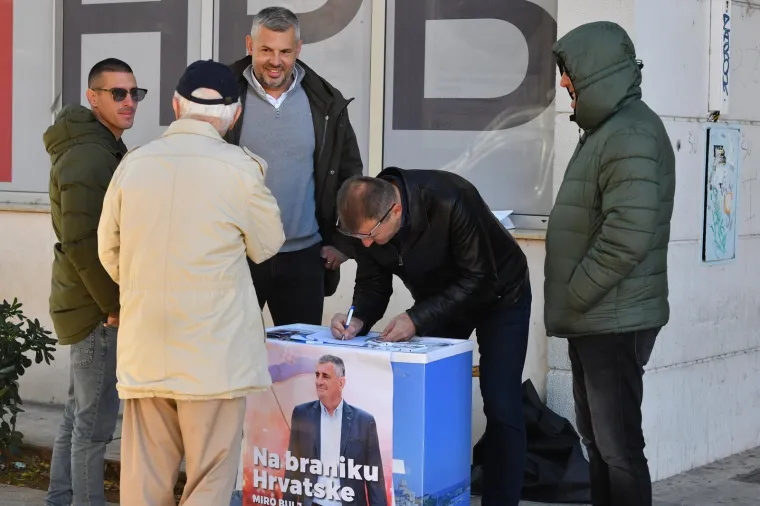Umjesto štandova s fritulama - kandidati: Nino od jutra 'radi' za Mariju, Bulj dijeli upaljače