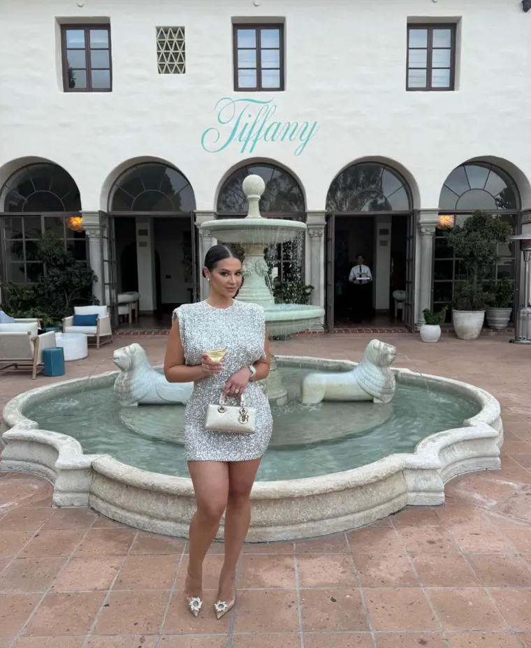 Naime, Daniela je započela svoju karijeru daleko od glamura i medijske pažnje. Kao mlada djevojka radila je kao striptizeta, a njezina ljubavna priča s Georgeom počela je na način koji mnogi ne bi mogli ni zamisliti. 