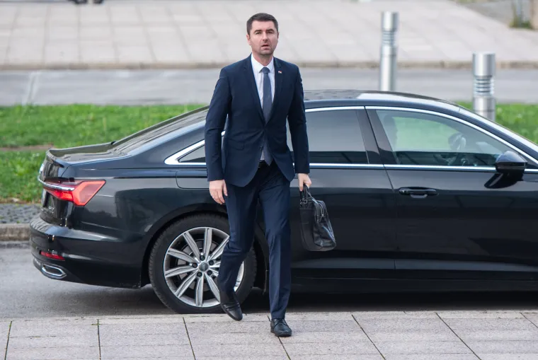 S prstima u pekmezu: Svi Plenkovićevi ministri koji su oti&scaron;li zbog afera