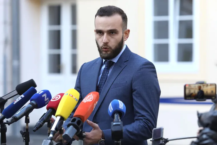 Josip Aladrović bio je ministar za demografiju, obitelj, mlade i socijalnu politiku. I on se na&scaron;ao pod istragom USKOK-a i  napustio poziciju
