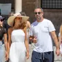 &apos;&apos;Sukladno člancima koji izlaze posljednja 24 sata, htjeli bismo se kratko izjasniti. Mi već neko vrijeme nismo partneri, ali se podržavamo kao još uvijek životni suputnici i poslovni suradnici. Zamolili bismo vas za mir u ime nas i naših obitelji. Tamo gdje ljubav nestane, ne znači da odgovornost i poštovanje prestaju. Sve je u najboljem redu&apos;, napisala je tada na Instagramu.