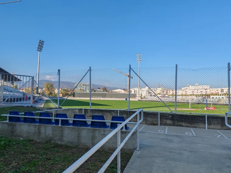 Pogledom na budući Sjever definitivno prvo upada u oči novo skladi&scaron;te HNK-a obojeno sivom bojom.