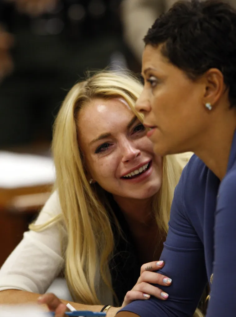 Svi pričaju o transformaciji Lindsay Lohan, njezin tata: 'Nikad nije i&scaron;la na plastične operacije!'