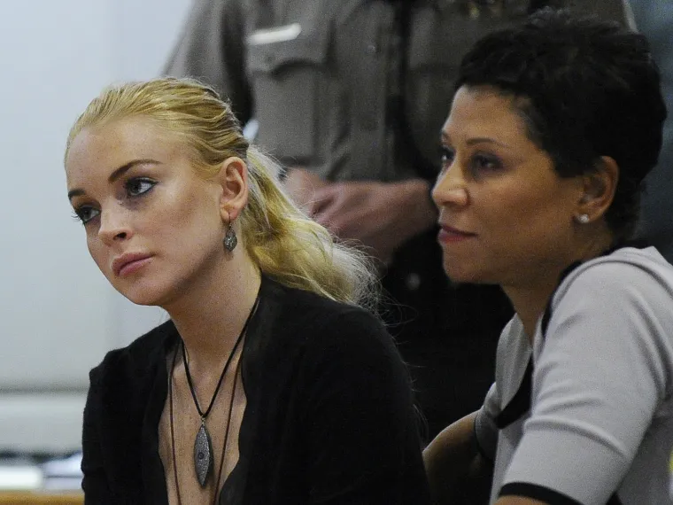 Svi pričaju o transformaciji Lindsay Lohan, njezin tata: 'Nikad nije i&scaron;la na plastične operacije!'