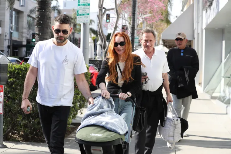 Svi pričaju o transformaciji Lindsay Lohan, njezin tata: 'Nikad nije i&scaron;la na plastične operacije!'