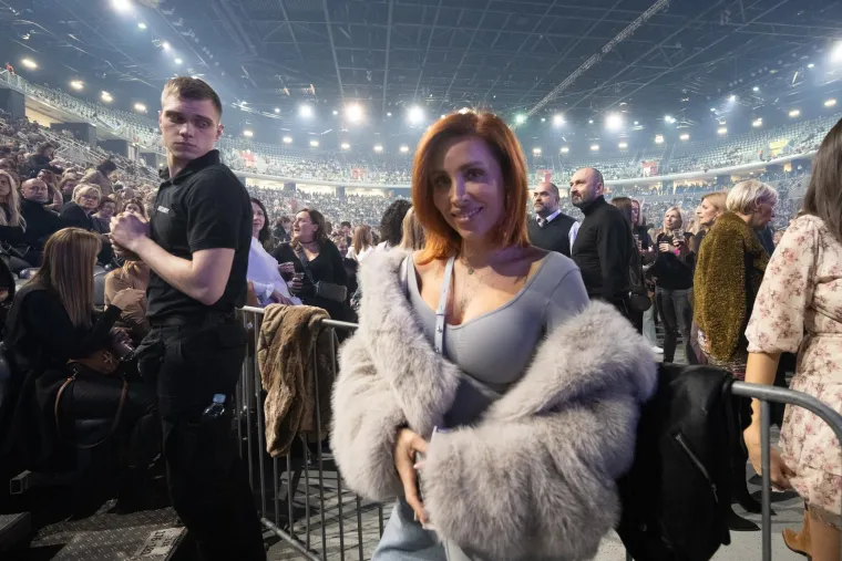 Pogledajte atmosferu: Nina Badrić napunila zagrebačku Arenu, stigao i Grašo
