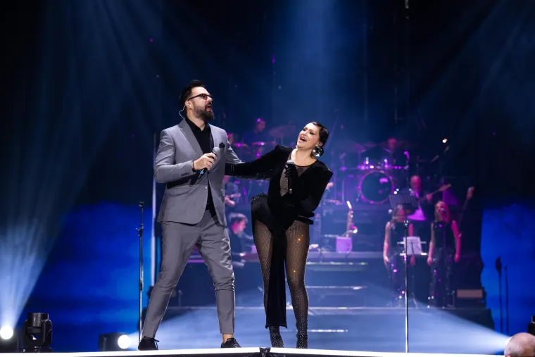 Pogledajte atmosferu: Nina Badrić napunila zagrebačku Arenu, stigao i Grašo