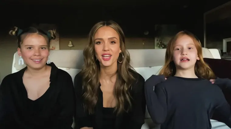 Iako je njezina glumačka karijera bila uspješna, Jessica Alba željela je nešto više. Godine 2011., nakon što je postala majka, njezin je pogled na život i karijeru doživio veliku promjenu. Zabrinuta za zdravlje svoje djece i okoliš, odlučila je posvetiti se stvaranju brenda koji bi promovirao sigurne, ekološke proizvode za djecu i obitelj.