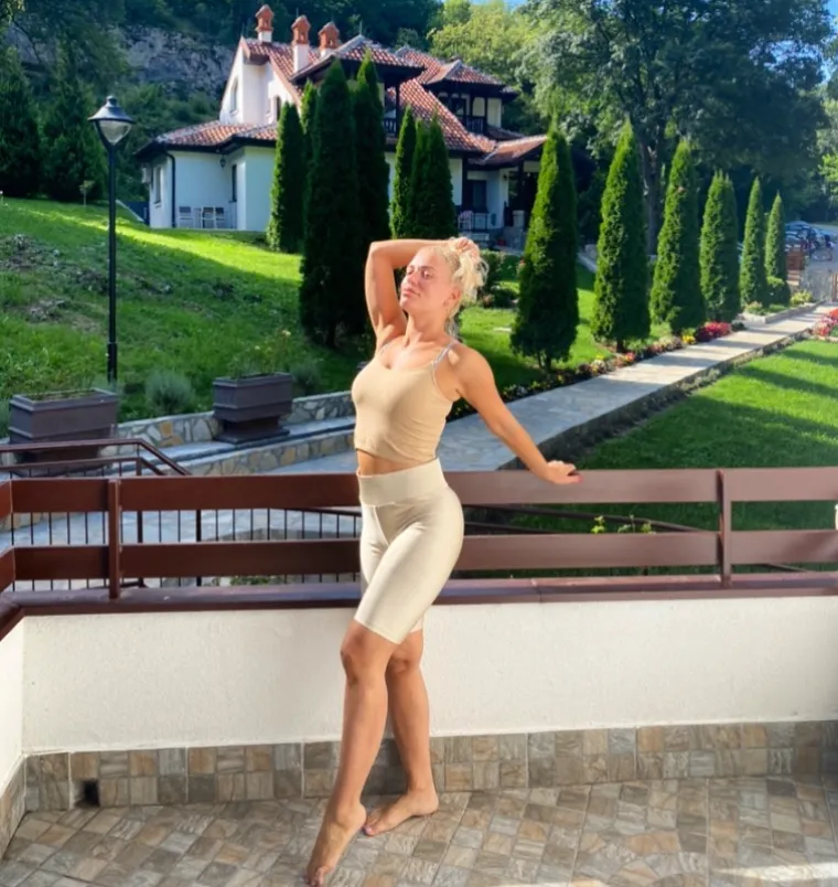 Samo na Instagram profilu prati je više od 150 tisuća vjernih obožavatelja koji je svakodnevno obasipaju komplimentima. 