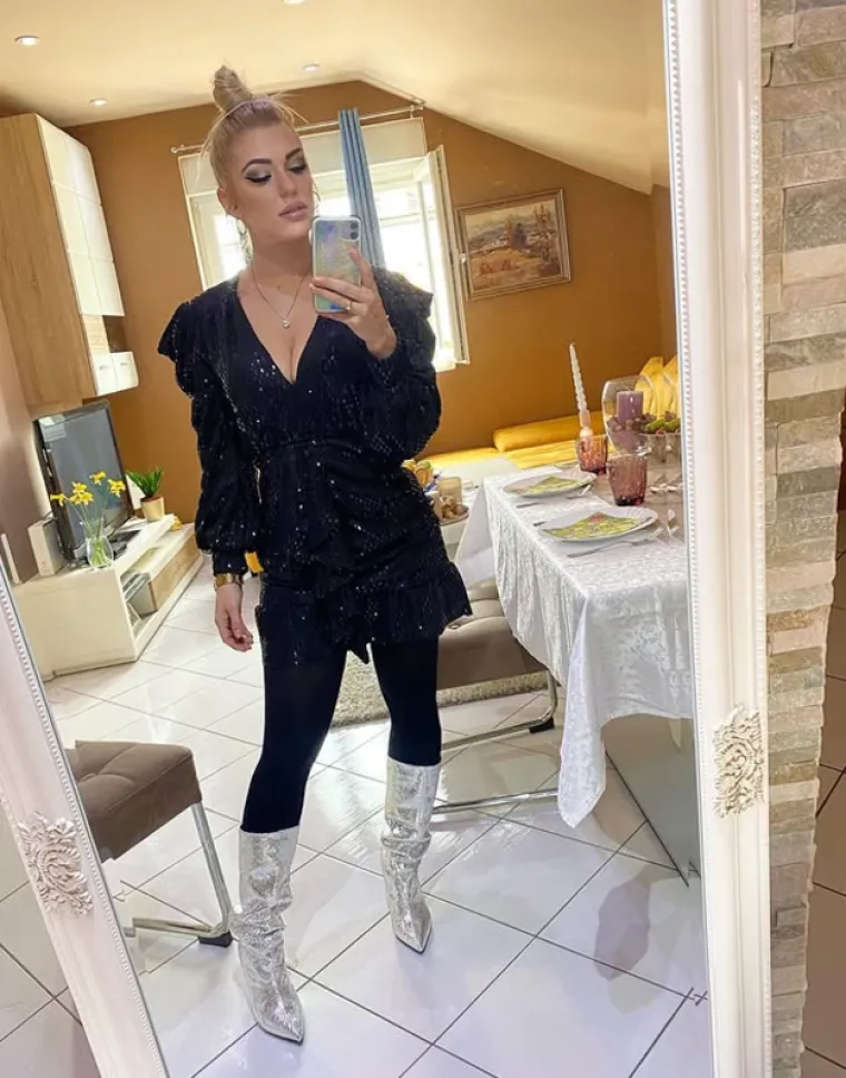 Regijom se &scaron;ire fotke najzgodnije srpske policajke u kupaćem kostimu