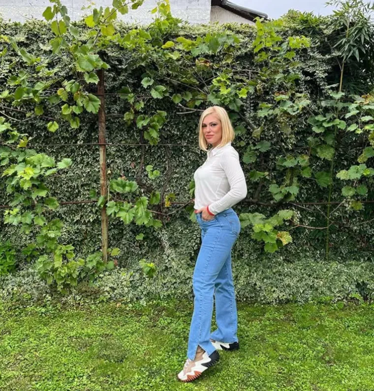 Regijom se &scaron;ire fotke najzgodnije srpske policajke u kupaćem kostimu